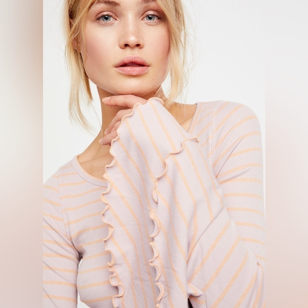 Free People Good Find Bell Sleeve Top in Dusty Pink Stripe Sz. Medium - Picture 4 of 12